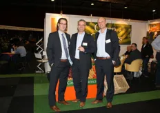 Jan Groen werd op de BioVak 3.000 euro lichter (zie: http://www.agf.nl/nieuwsbericht_detail.asp?id=92927). Hier op de foto met collega's Robbert en Gerard.