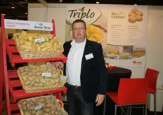 "Walter Testers van HZPC. Volgens de verkoopleider stijgt het aandeel bio-aardappelen als de prijzen van de gangbare aardappelen hoog zijn. Hij vindt de prijzen van bio-aardappelen ten opzichte van gangbaar te hoog. "Ook qua opbrengsten is dat niet helemaal gerechtvaardigd"