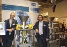 Ivo Geukes en Wim van der Meulen van GKS Packaging. Ze presenteerde een kleine compacte verpakkingsmachine voor netverpakkingen.