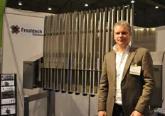 Michel Koppert van Freshtech Solutions. Deze elektrische op hoge snelheid ontmester komt bij Koppert Cress te staan bijvoorbeeld.