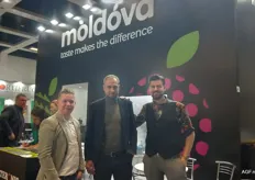 Jelmer Kleinjan, Rene Kraaijeveld en Sjoerd Meijer van Schrijvershof halen heel wat handel uit Moldavie weg.