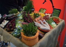 En op deze tafel laten ze zien dat ze meer te bieden hebben dan haricot verts, zoals witschillige zoete aardappelen