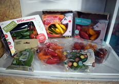 Magnetronklare pimentes en tomaten en fleurige snackpaprika's bij de stand van Campos de Granada