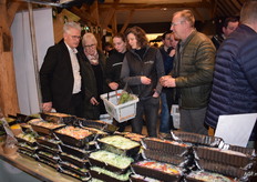 Gesneden onderscheidende groentemixen kunnen kant en klaar bij de speciaalzaken worden aangeleverd door Postuma