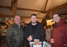 Marc Eestermans met zijn zoon's Maarten en Marijn van De Gezonde Tafel uit Breda. Maarten koopt in (ook te zien aan het mandje) Marijn is de kok en Marc die is blij dat zijn zoons (4e generatie!) in de zaak zijn gekomen.