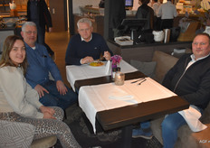 Annelies en Paul Peters (Gebr. Peters Fruithandel), Jørgen Snoijink (ZON fruit&vegetables) en Harold Derksen (Evers Specials)