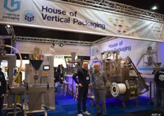 Jan Strijbos (links) van VH Vertical Packaging.