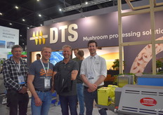 DTS team. DTS levert machines voor de verwerking van o.a. champignons.