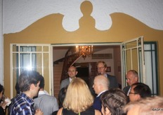 Wilfred Mohr (Consul General) en Marinus Overheul (Agrarisch adviseur)