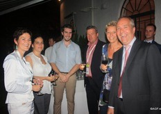 Een lachende groep; V.l.nr: Madelinde Daane (Onions From Holland) Aurelien Gay en Marine Lewis van Classic Fine Foods (Hong Kong), Harry van Buijten, Marianne van der Gragt (New Green) en Marco Lont (Beemsterboer)