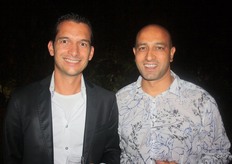 Aart-Johan van der Veen van Javri Fruit met zijn nieuwe collega Tariq Punjabi