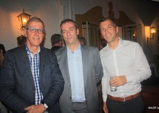 Otto de Groot (HDG) en zijn zoon Joost (rechts). In het midden Roland Gels (Origin Direct Asia)