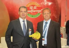 Jan van Kessel en Leon Hooghart van BG Door staan bij hun klant Goodfarmer in de stand