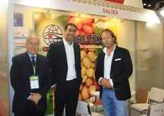 Dennis Verkooy (rechts) van Kuehne+Nagel in gesprek met Gad Magdi en Ahmed Tawfik van Daltex