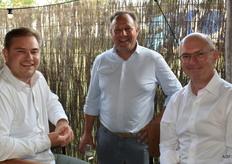 Alec en Jan van den Heuvel van VDH concept bvba. In het midden Jaap van der Sar van Sarco