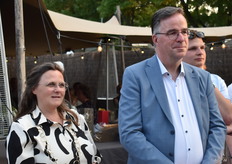 Lovende woorden voor Gerrit en Carola.