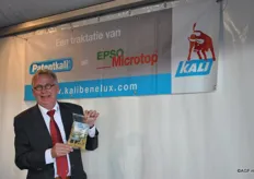 Jaap Brink van K+S Benelux. Ze willen laten zien dat ze niet alleen actief zijn in meststoffen, maar ook meer gaan doen in voedsel. Een voorbeeld is de chips die ze uitdeelde. Er is minder zout toegevoegd en dat is opgevangen door kaliumchloride.