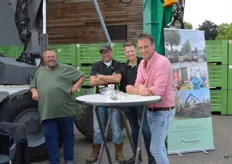 Kees Zwanenburg van Zwanenburg Loonbedrijf, Martijn en Luke Schippers van Verhart Groen en Jacco Bos van Fruitmasters