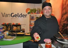 De Pastaman, Patrick Vasseur, aan het kokkerellen met de tomaten van Van Gelder.