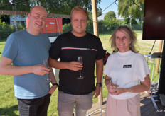 Thomas van Nijen en Stefan Brughuis van Willem Dijk AGF met Jolanda Houweling van Looye Kwekers