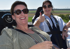 Karin van Aspert en Marjon van Aarle gaan er eens lekker bij zitten