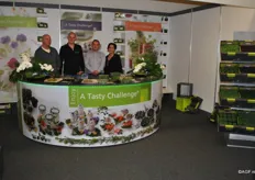 Het team van Cresco(vlnr:) Martin Prins, Bas Kleijweg, Simon Coles (collega uit de U.K.) en Rita Prins. Zij presenteerden de cressen, zoals de Micro Leaf collectie, Taste of the Sea en Edible Flowers.