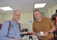 Reporter Wouter van Teefelen (Groenten & Fruit) met Vincent van Wolferen (Rijk Zwaan)