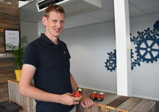 Geert-Jan van Tuyl (Kwekerij van Tuyl) trakteerde op frambozen