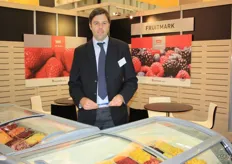 Raf Fissette van Enza Fruitmark presenteert het aanbod van diepvriesfruit. Het bedrijf startte in 2010 en is nog elk jaar gegroeid. Raf geeft aan dat er nog genoeg potentieel is voor het diepvriesfruit.
