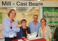 Casi Beans levert verschillende soorten gedroogde bonen. Joachim Foubert, Danielle van Nieuwenhuyse, Leslie van Goethem en Caroline Suy