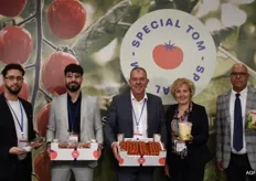 Tarik Farih, Aran Ismaiel, Jean Paul Nuijten, Caroline Baremans en Habib Choukri van Special Tom. Im- en export van Marokkaanse tomaten.