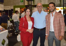 Mehdi Haddadi van Med Fruit met Said Bouznaig en dochter, producent avocado's in Marokko