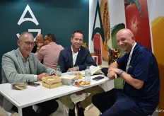 Steve Marote van Agrogestion met de Nederlander Marco Romein en Harvey Cleeton van Vitafresh Produce