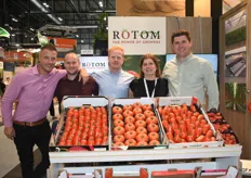 Een nieuw gezicht bij de stand van Rotom en Orca. Bruno Wautier (midden) is het team van Rotom komen versterken. Met hem op de foto Philippe Degre, Jelle Aerts, Aurelija Garniene en Tom De Winter.