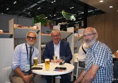In het café van VLAM kwam de top van COPA-COGECA bijeen; Voorzitter Luc Vanoirbeek in gesprek met vice-voorzitters Nazario Battelli en Alessandro Dalpiaz.