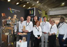 Het team van Optimum Group Wellen poseert trots naast haar duurzame verpakkingsoplossingen