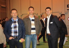 Jan van Dongen (links) kwam even een kijkje op de beurs nemen samen met Marco Nachtegaal. Rechts Stefan de Wit van de Bloedbessen.
