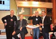 De heren van CoolFresh Spanje met klanten: links: Mario de Goede (CoolFresh), David Jastremsky (Bimaro, Polen), Jean-Paul van Wijk (Coolfresh)