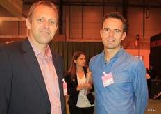 Bezoekers voor de eerste keer: Jan van Duijn (links) en Gerco Mast van Purple Pride. Beide heren staan ervan te kijken dat er zo'n mooie groei in deze beurs zit