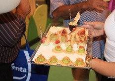 Er werden diverse hapjes uitgedeeld. Hier een specialiteit gemaakt van avocado