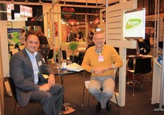 Peter van Goey (links) van Vergro in gesprek met de directeur van Veiling Borgloon Jos Craemers. Beiden zijn het erover eens dat een komende fusie met BelOrta goed is voor de sector