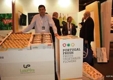 Felipe Silva van het bedrijf Luso Pera stond hier met de Rocha-peren uit Portugal