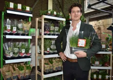 Louis Lauwers van de biologische potkruidenkwekerij Vegobel ziet de vraag naast de retail steeds meer komen van tuincentra