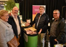 Frank van der Werf laat AGF-specialisten de voordelen van de kant-en-klare maaltijdsalades van Bonfait zien