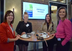 Brigitta Koelewijn, Emma Duijst van Twillers en Melissa Minguez Garcia van Market Food Group met Monique Kouwenhoven van Zijerveld