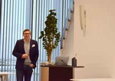 Rob Mulder tijdens zijn presentatie over aubergine en de ontwikkeling van Aubergine Shoarma