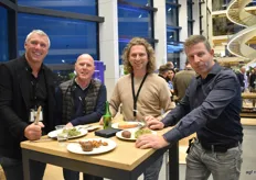 Kees van Velzen, Lex Verbeek en Martino Duyndam van Natures Pride met 2e van links Wil Nederpel van Flamingo Personeelsdiensten