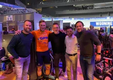 Mark Snel, Daan Sturm, Hugo Huijbers en Sander Bruins Slot van AGF/FreshPlaza poseren met Jeffrey Hoogland
