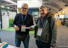 De Italiaanse telers Luca Brentari en Paolo Martinatti  van Fondazione Edmund Mach, die in het Noorden van het land diverse soorten zachtfruit telen.