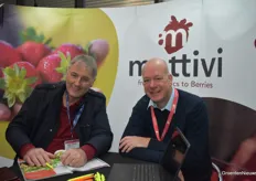 Bij Mattivi moet je zijn voor zowel aardbeien als frambozen. Luciano Mattivi en Jurgen Verheyen.